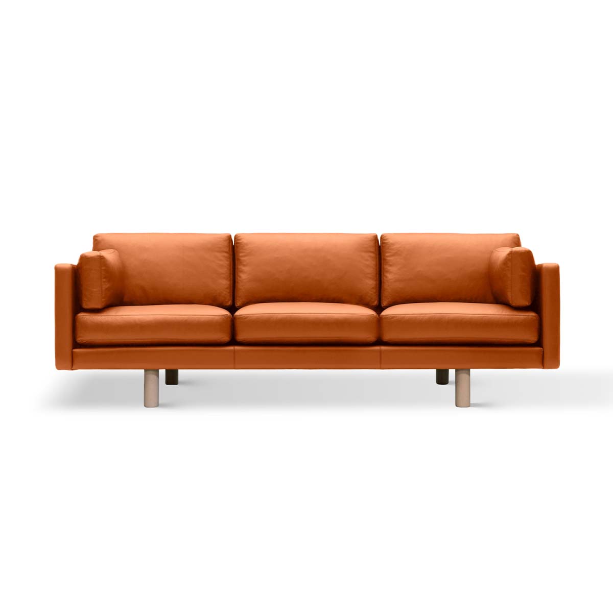fredericia-ej220-2033-leather-omni307-soapoak ej220 soffa