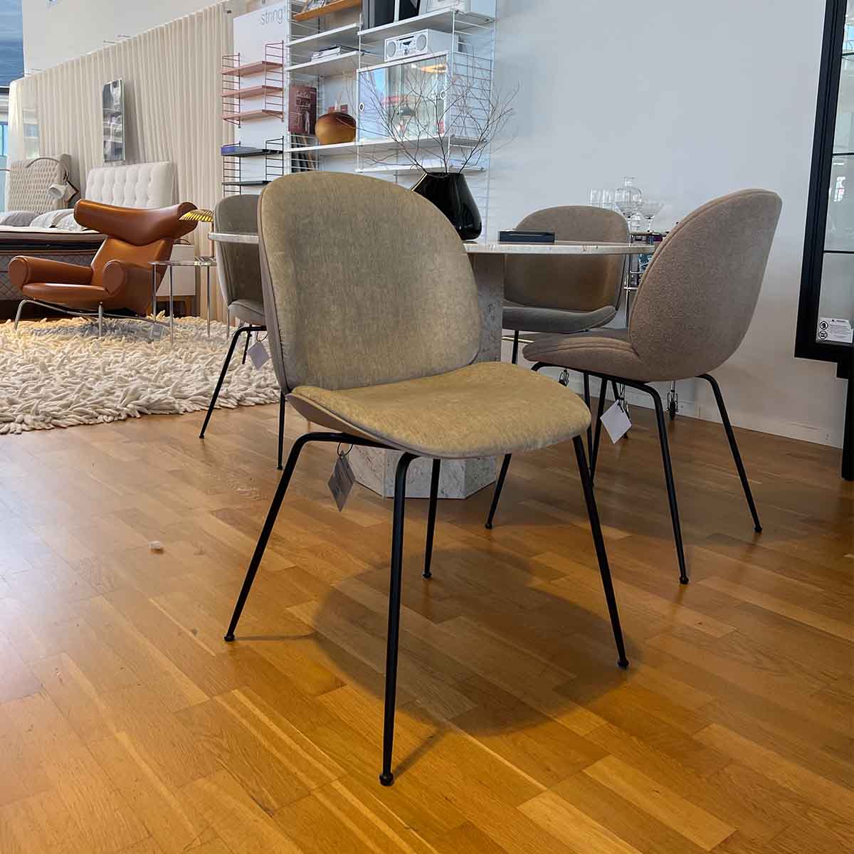 gubi-beetle-demo-shell-newbeige-tyg-le16-1 gubi beetle demo shell newbeige tyg le16 1