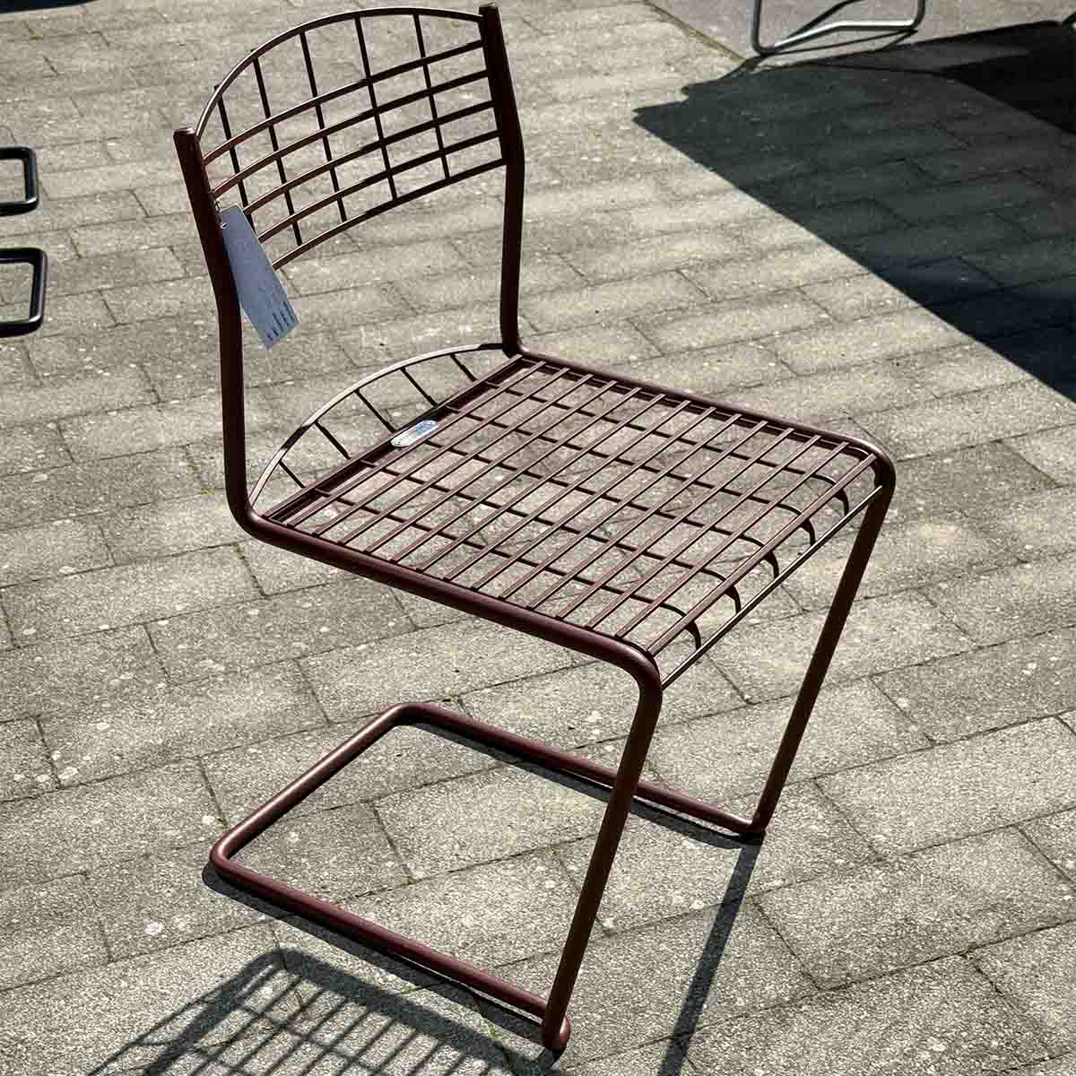 Grythyttan High Tech stol i pulverlackerat stål i Chestnut