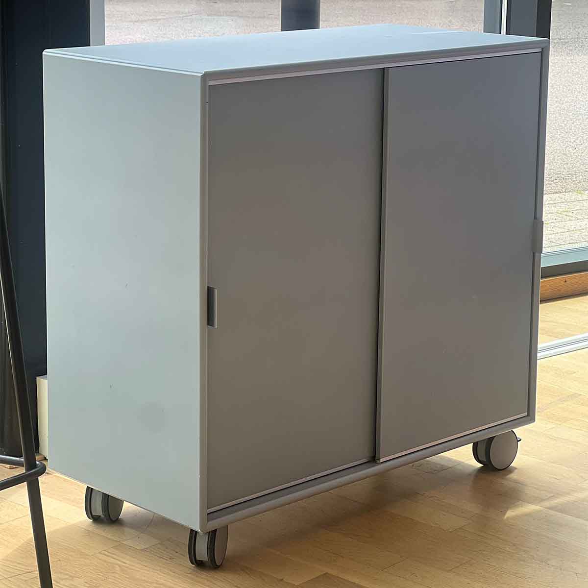 montana-skåp-fjord-02-demo-1 Montana Skåp med hjul och sjuktdörrar